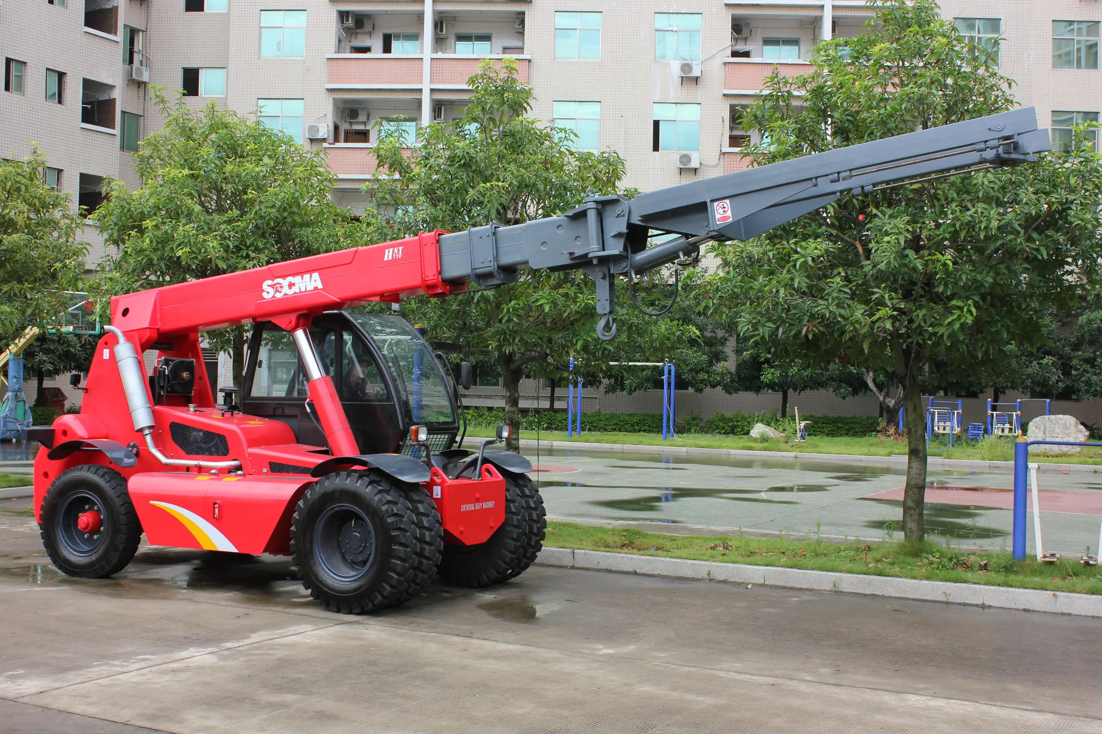 Телескопический башенный кран - HNT110-2C - Fujian Huanan Heavy Industry  Machinery Manufacturing Co.,Ltd. - мобильный / для фасада здания / для  лесохозяйственных работ