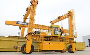 колесный контейнерный погрузчик