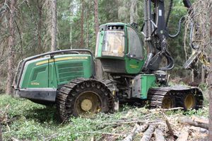 гусеничная лесозаготовительная машина