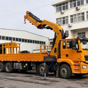 башенный кран на грузовике 1