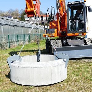 захват для колодцев и конусов из бетона