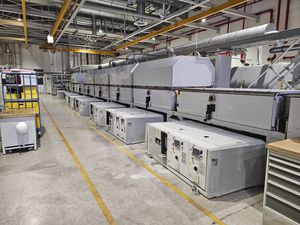 горизонтальная линейная машина для нанесения покрытий методом катодного распыления
