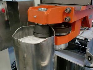 моторизованный кромкообрезной станок