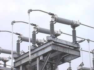 разъединитель-выключатель высокого напряжения 1