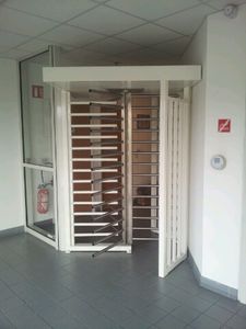 турникет в полный рост