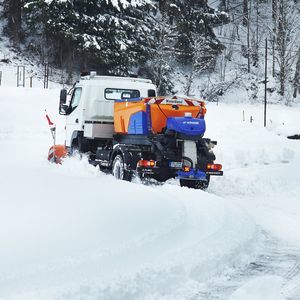 разбрасыватель соли для грузовика