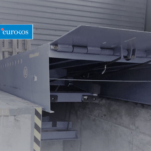 Загрузочная платформа для прицепа - Hydraulic loading ramps with folding support - Hidrotiltai - контейнер / гидравлическая / складная