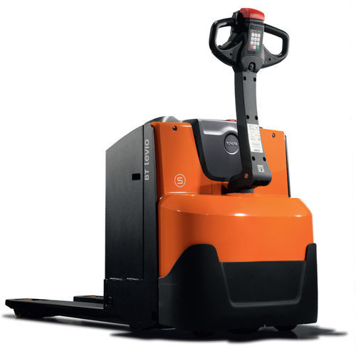 Электрический штабелер - SWE080L - Toyota Industrial Equipment - с пешим оператором / 24 В / для погрузки/разгрузки