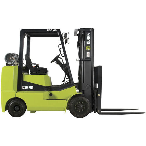 Вилочный погрузчик СНГ - CGC series - CLARK Material Handling - с местом для сидения водителя / для разгрузочно-погрузочных работ / с противовесом