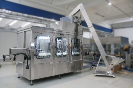 Автоматическая наполнительная машина - HEVS - SMI Group - для бутылок / для пластиковых бутылок / для бутылок из ПЭТФ