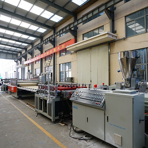 Многослойная экструзионная линия - JIANGSU BEIER MACHINERY CO.,LTD - с водяным охлаждением / двойной шнек / пластины из пластмассы
