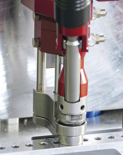 Полностью автоматическое завинчивающее устройство - DGS - Stöger Automation - для резной вставки / с подачей