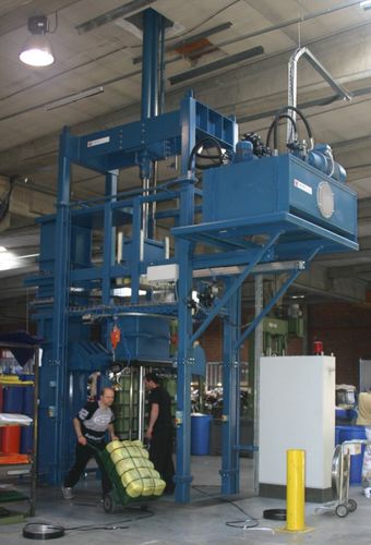 Упаковочный пресс для текстиля - NDG - Valvan Baling Systems NV - вертикальный / с фронтальной загрузкой / высокоскоростной
