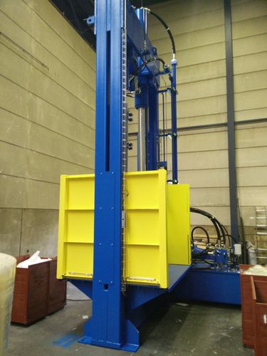 Станок для резки с гильотинными ножницами - Valvan Baling Systems NV - для пластиковых материалов / для роликов / гидравлический