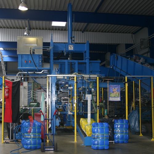 Полуавтоматический упаковочный пресс - NDG, NDG-R, GD-R - Valvan Baling Systems NV - для текстиля / вертикальный / с фронтальной загрузкой