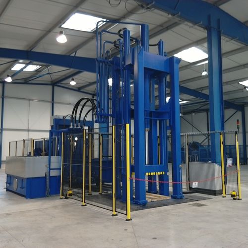 Вертикальный упаковочный пресс - Valvan Baling Systems NV - с фронтальной загрузкой / для текстиля / колодец