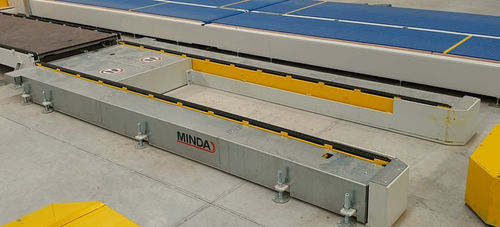 Цепной конвейер - MINDA Industrieanlagen GmbH - горизонтальный / транспортный / для трансфера пациента