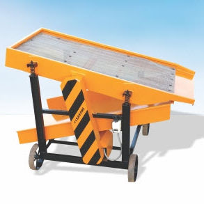 Грубое сито мокрым способом - SAFARI SIEVE-V - Safari Construction Equipments Private Limited - для строительной площадки / для производства песка / вибрирующее
