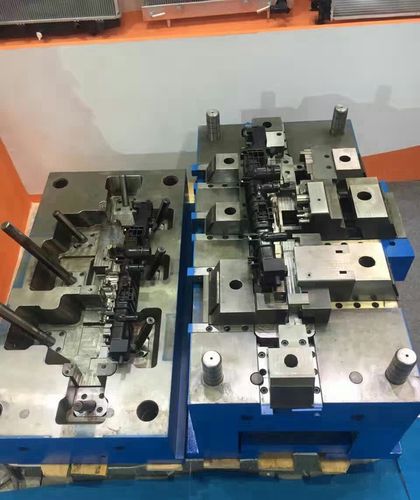 Многорезонаторная пластиковая форма для литья под давлением - NingBo ChenTe electronics Technologies Co.,Ltd - с одной полостью / горячеканальная / из двух материалов