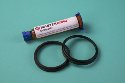 Клей на основе полимеров - UV15-7NV - Master Bond - для металла / для пластмассы / для композитных материалов