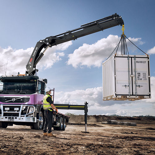Башенный кран на грузовике - X-HIPRO 558 - Hiab - со стрелой / для разгрузочно-погрузочных работ / для тяжелых условий эксплуатации