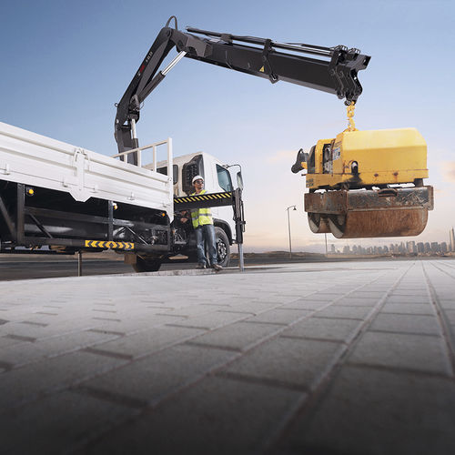 Башенный кран на грузовике - X-CL 23 - Hiab - со стрелой / складной / для фасада здания