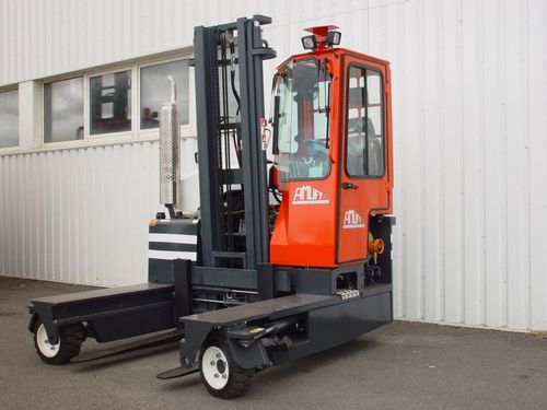 Боковая подъемная тележка СНГ - COMBI C3000-12 Diesel - AMLIFT - дизельная / разнонаправленная / с цельнолитыми гибкими шинами