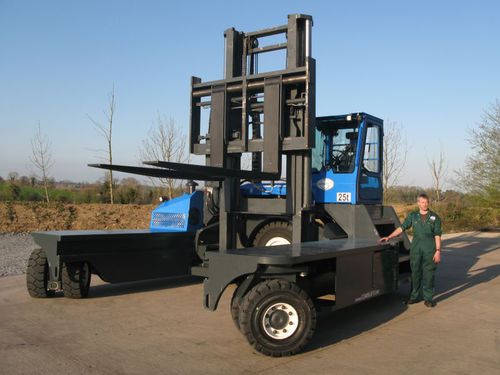 Боковая подъемная тележка СНГ - COMBI C25000-26 Diesel - AMLIFT - дизельная / для внешнего использования / разнонаправленная