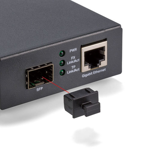 Пробка для соединителя оптоволокна - SFPC・CXP series - TAKACHI Electronics Enclosure Co., Ltd. - прямоугольная / наружная резьба / из термопластика