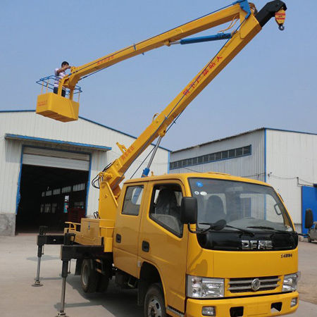Шарнирный подъемник на грузовике - a002 - Jinan Juxin Machinery Co., Ltd. - для строительства / вездеход / для использования в промышленности