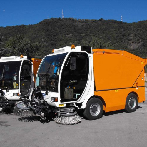 Дизельная подметально-всасывающая машина - NA4 series - Sicas Euroclean Srl - с 2 щетками
