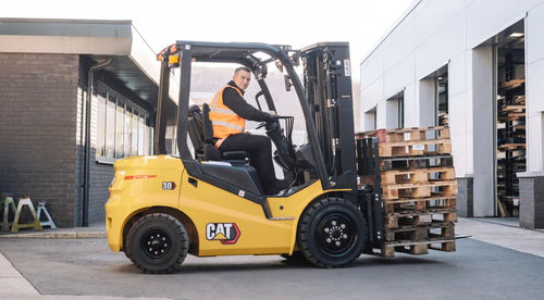 Электрический вилочный погрузчик - EP series - Cat Lift Trucks - с местом для сидения водителя / для использования в помещениях / для внешнего использования