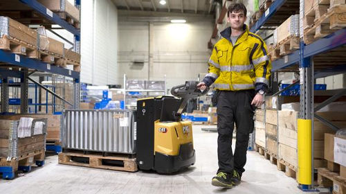 Электрический погрузчик для поддонов - NPP series - Cat Lift Trucks - с сопровождающим оператором / 24 В / для складов