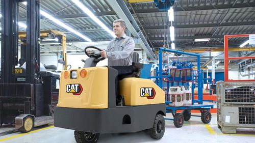 Трактор для буксировки - NTS series - Cat Lift Trucks - электрический / 3-колесный / с местом для сидения водителя