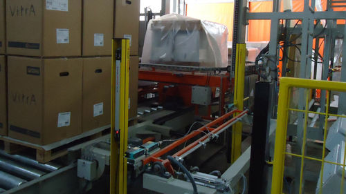 Полуавтоматическая машина для обертывания груза на поддоне - Keramik Makina Sanayi ve Ticaret A.Ş - в термоусадочной пленке