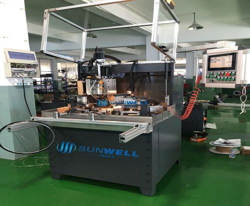 Автоматический шпунтовочный станок - E500KGM - B - Ningbo Sunwell Sealing Materials Co., Ltd - ЧПУ