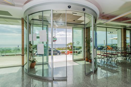 Раздвижной изогнутый ворота - Arch - Ponzi - из стекла / для использования в помещениях / для наружного использования