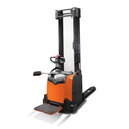 Электрический штабелер - BT Staxio SPE160 - Toyota Material Handling - с платформой для оператора / 24 В / на растяжение