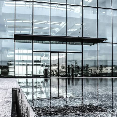 Раздвижной ворота - Gilgen Door Systems AG - из стекла / для наружного использования / дизайнерский