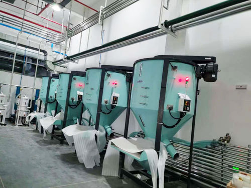 Винтовой дозатор-смеситель - SSM series - SANTSAI MACHINERY - для пластмассообрабатывающей промышленности / автоматический / высокоскоростной