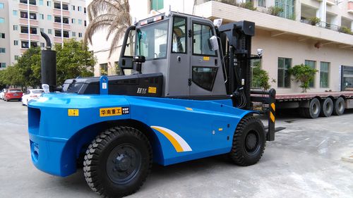 Дизельный вилочный погрузчик - HNF-120 - Fujian Huanan Heavy Industry Machinery Manufacturing Co.,Ltd. - с местом для сидения водителя / 4-колесный / с противовесом