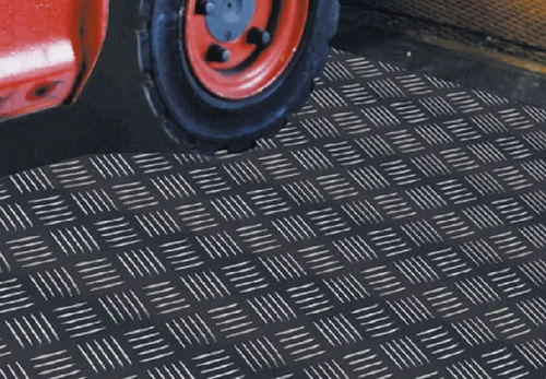 Противоскользящий коврик - CHECKER PLUS - Trelleborg Sheeting and Matting - акустический / теплоизоляционный / из каучука