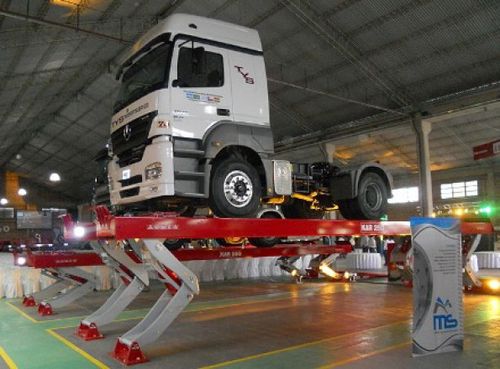 Ножничный автомобильный подъемник - Kar 250 - O.ME.R. SpA - электрогидравлический / для грузовика / для автобуса