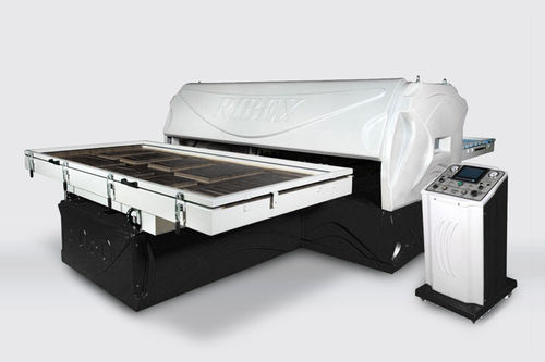 Устройство для термоформования с подачей в рулонах - Robo - BUGATOOL MACHINES SL - для Corian® / автоматическое / промышленное