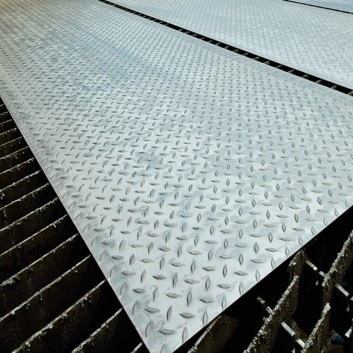 Решетчатый настил из металла - Lichtgitter GmbH - сварной / напольный / для круглого кабеля