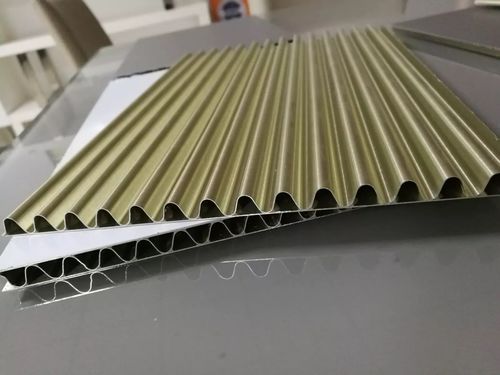 Многослойная панель прокладка из волнистого алюминия - Shanghai Alubang Decorative Material Co., Ltd. - сотовой конструкции / поверхность из алюминия / для потолков