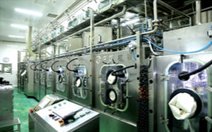 Наполнительная машина для стеклянных бутылок - Jiangsu Zhongyin Machinery Co., Ltd. - для бутылок из ПЭТФ / шпуля / фруктовый сок