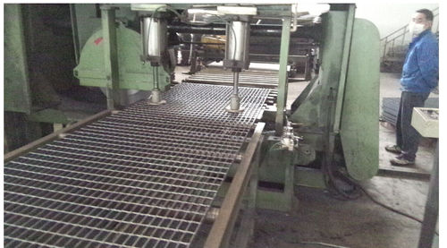 Модульная сварочная линия - Ningbo Xinchang Machinery Co., Ltd. - для металлической решетки / ПЛК / конвейер