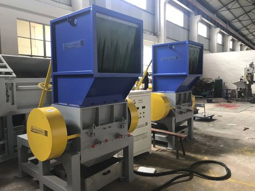 Дробилка с ножами - PC series - ZHANGJIAGANG QING CHEN YU MACHINERY CO., LTD. - вертикальная / для пластмасс / гидравлическая