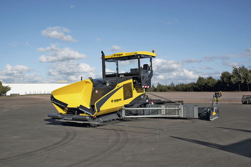 Асфальтоукладчик асфальта - BF 900 C  - BOMAG - гусеничный / машина / конвейер